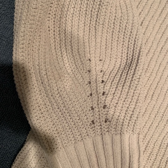 White/cream knitted sweatshirt by Zara, size 9 yrs old (girl) - Picture 8 of 9